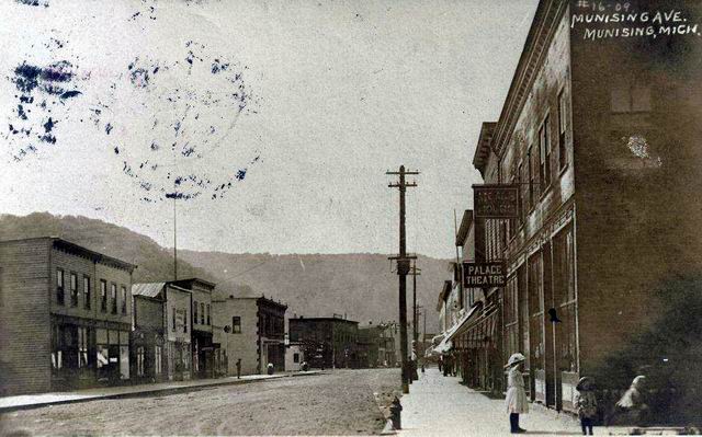Palace Theater - 1909 From Paul (newer photo)